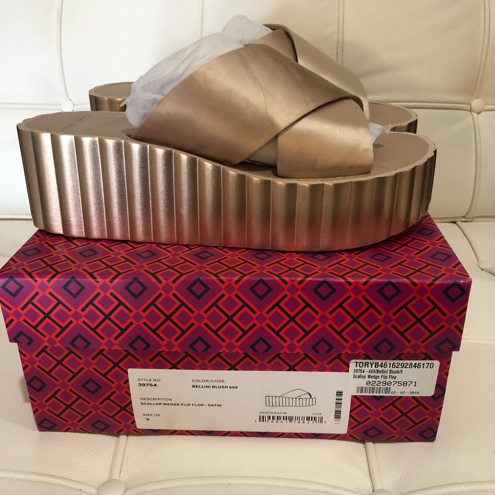 NIB Tory Burch Scallop Wedge Flip flop...